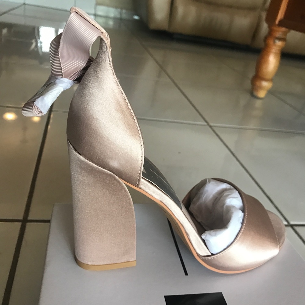 SOLD! NWT Dolce Vita Satin Rose Block Heels👡 - Picture 7 of 8